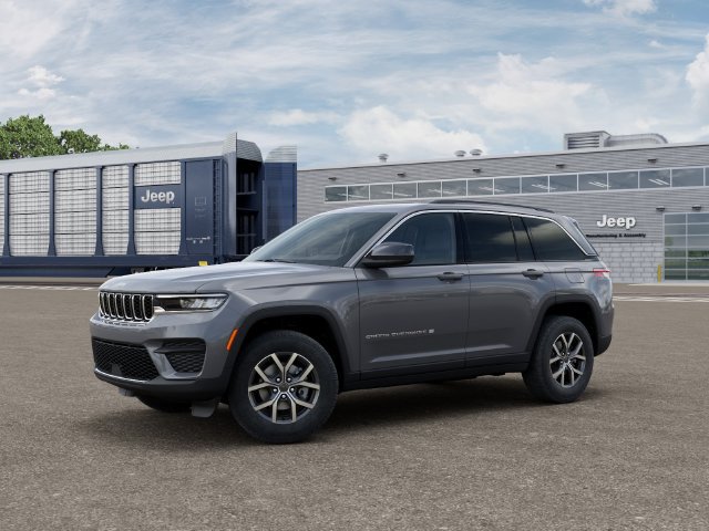 New 2027 Jeep Grand Cherokee Laredo RWD image 2