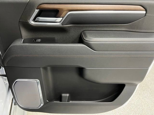 Used 2025 Chevrolet Silverado 3500 High Country w/ Technology Package image 45