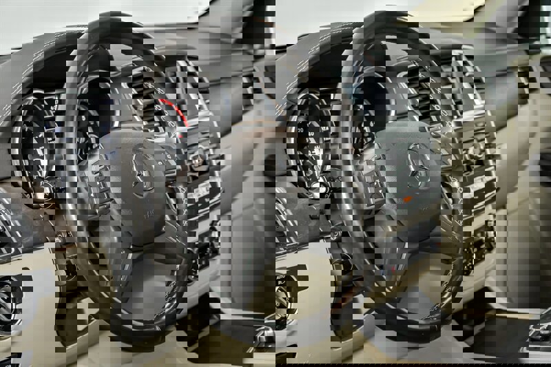 Used 2016 Mercedes-Benz GL 320 BlueTEC 4MATIC image 22