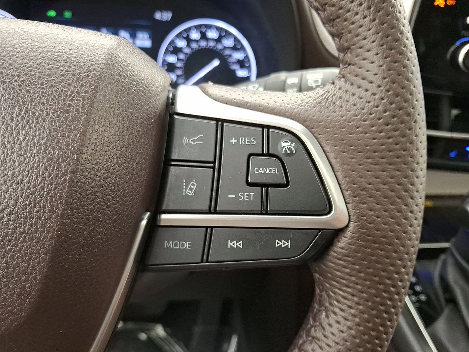 Certified 2023 Toyota Sienna Platinum AWD/4WD image 18
