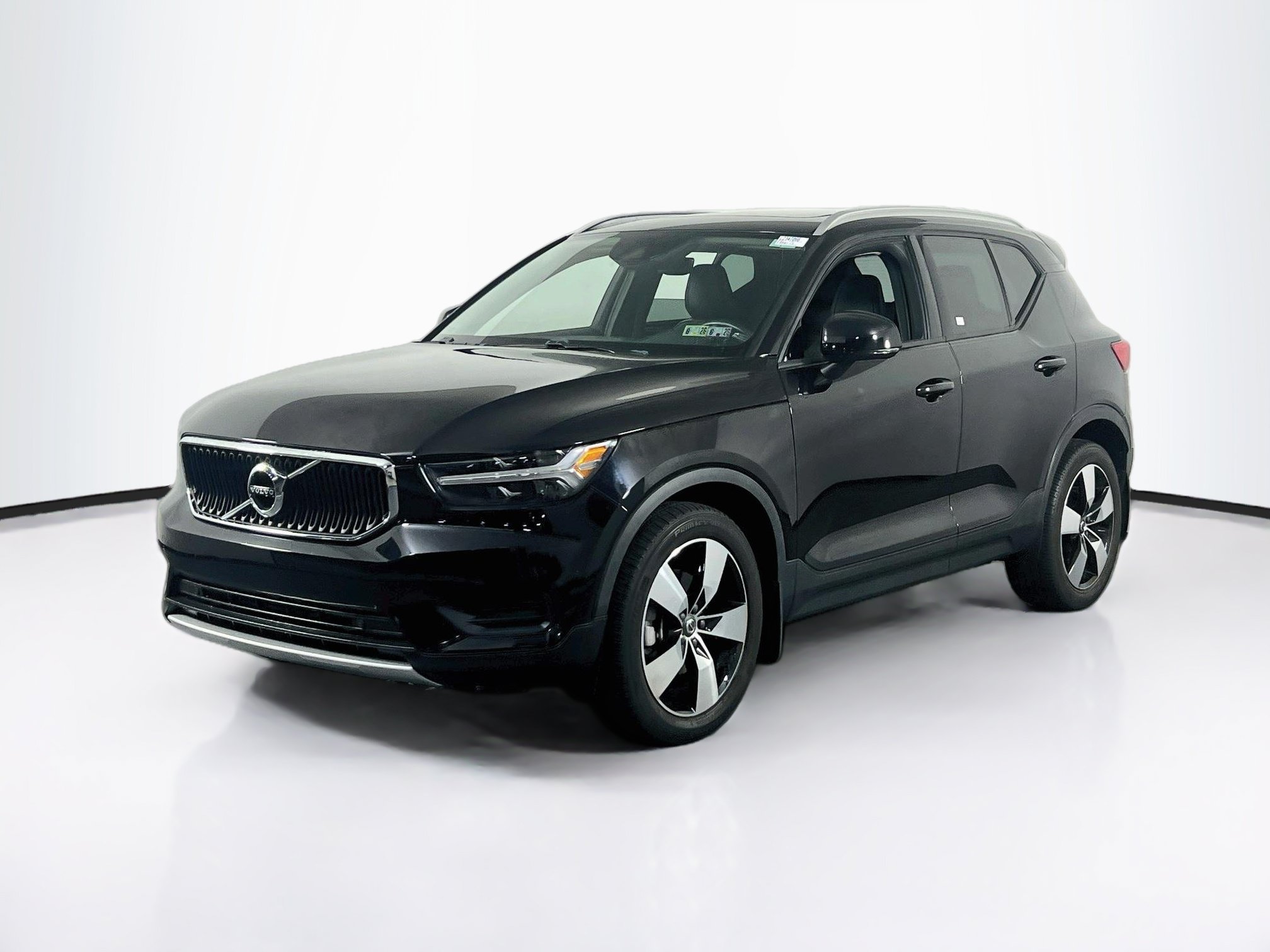 Used 2020 Volvo XC40 T5 Momentum AWD/4WD image 1