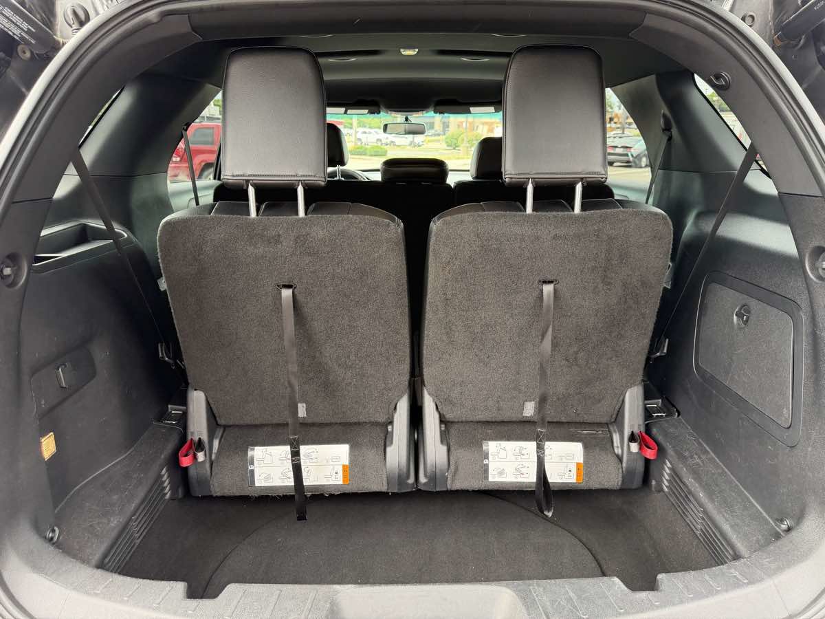 Used 2016 Ford Explorer XLT w/ Equipment Group 202A AWD/4WD image 16
