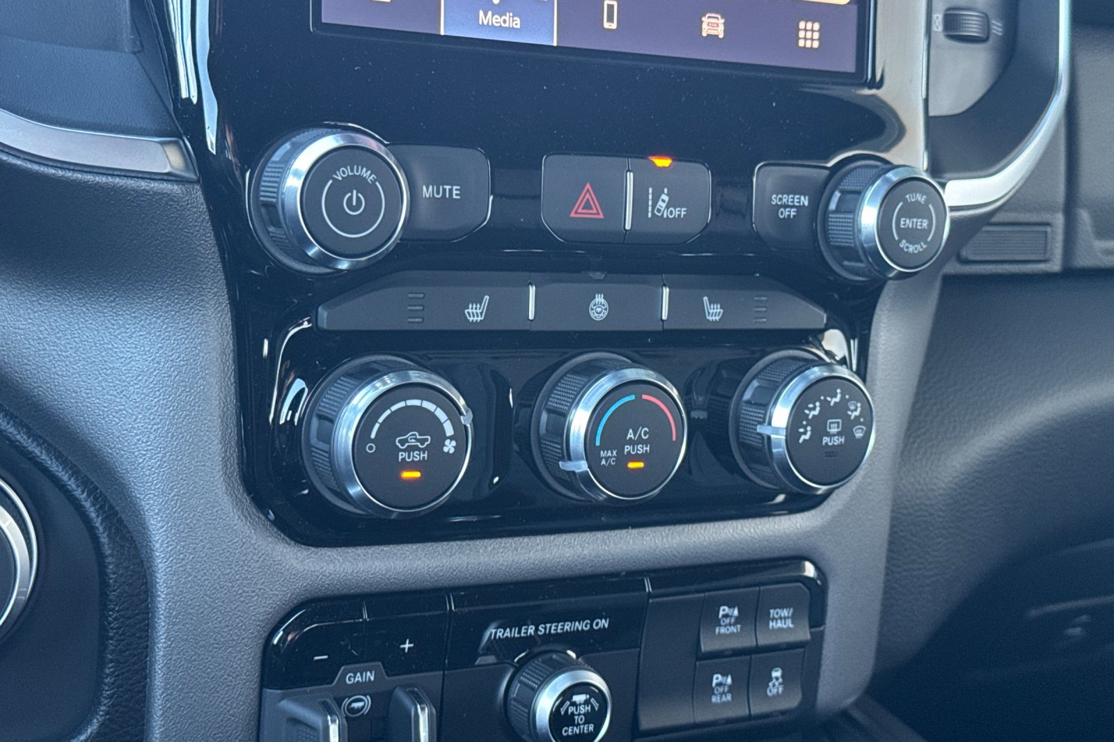 New 2026 RAM 1500 4x4 Crew Cab image 18