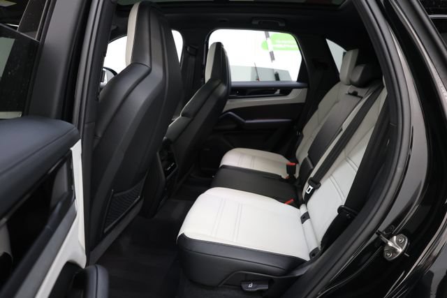 Used 2026 Porsche Cayenne AWD/4WD image 60
