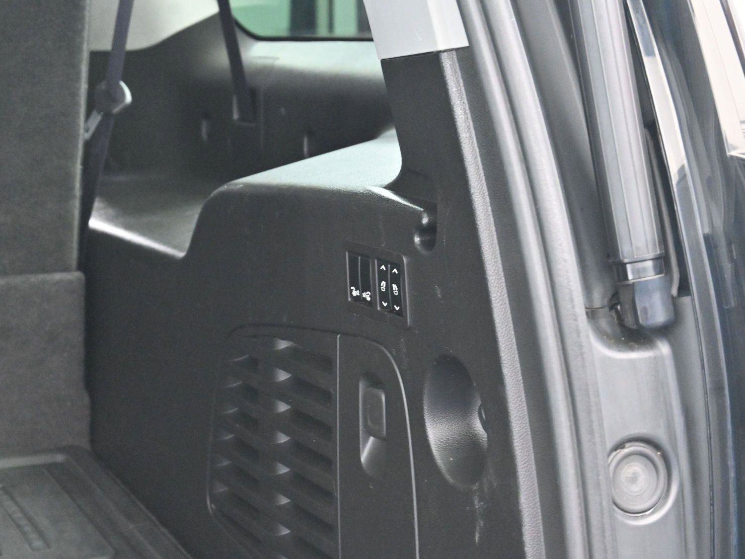 Used 2017 Cadillac Escalade ESV Luxury image 10