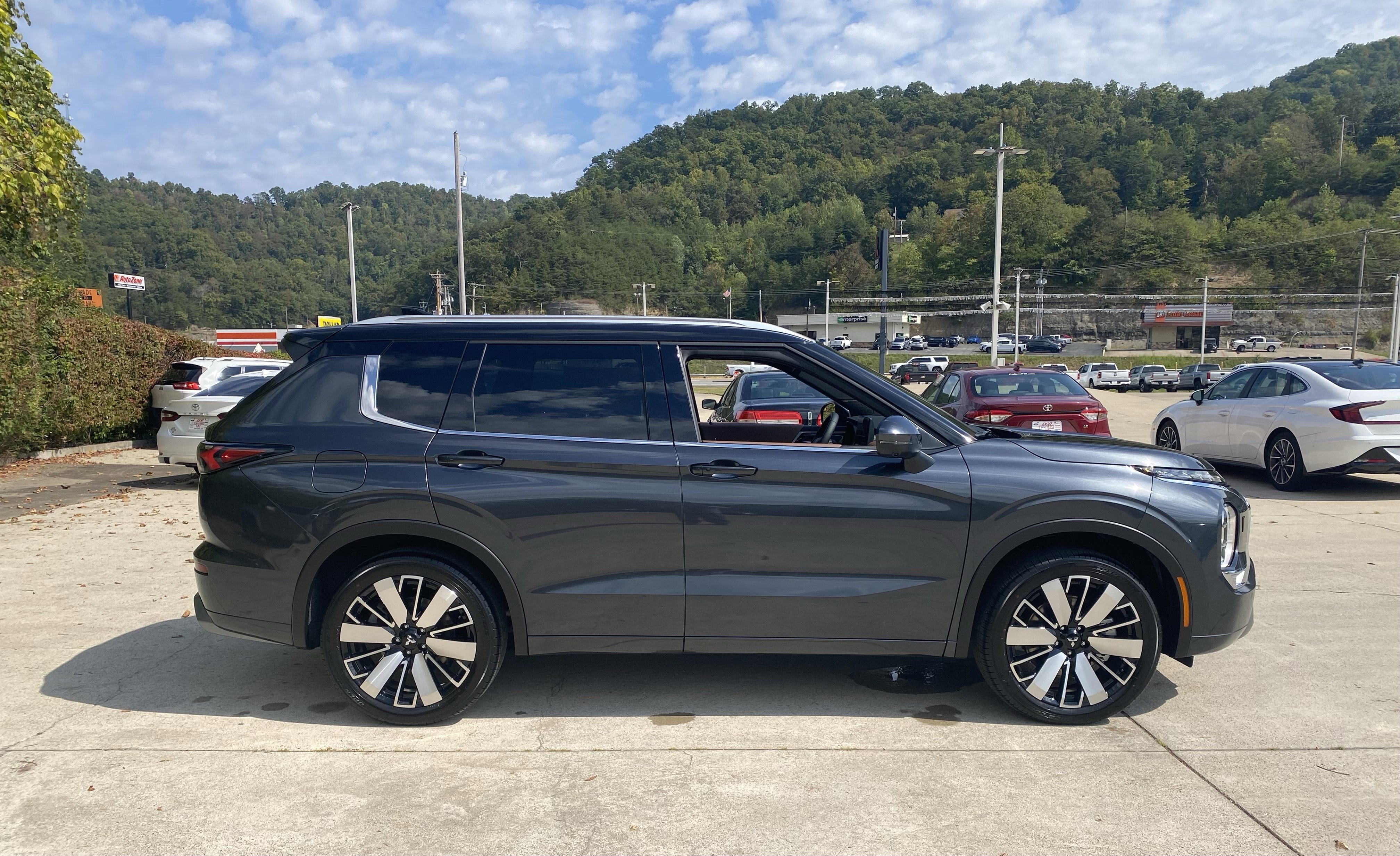 New 2025 Mitsubishi Outlander SEL image 40