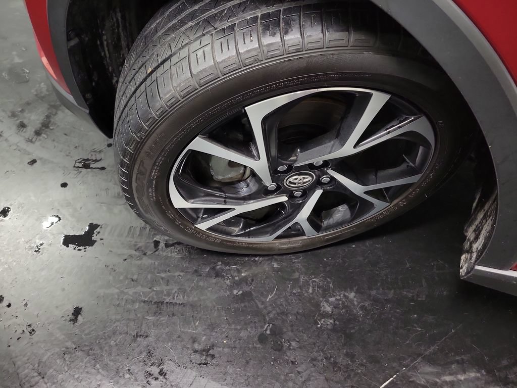 Used 2018 Toyota C-HR XLE FWD image 13