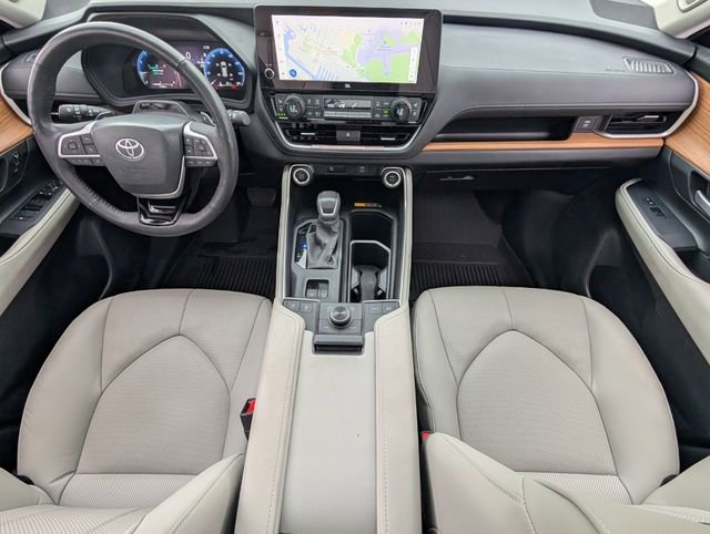 Used 2025 Toyota Grand Highlander AWD image 16
