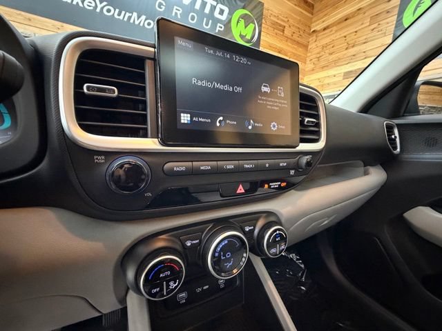 Used 2023 Hyundai Venue SEL FWD image 21
