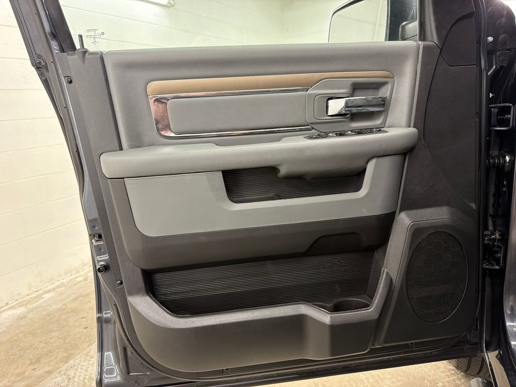 Used 2017 RAM 1500 Classic SLT RWD image 16