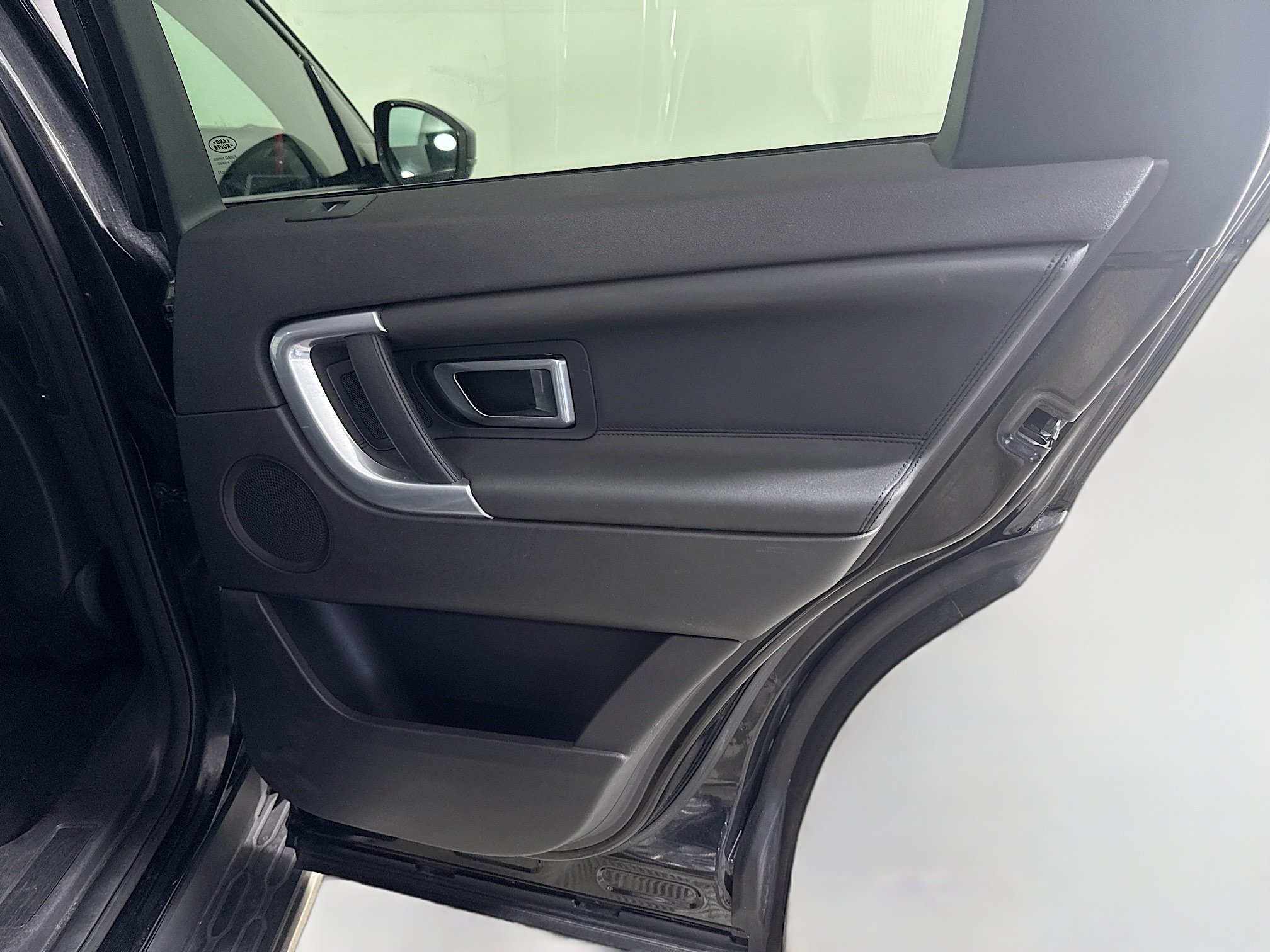Used 2016 Land Rover Discovery Sport HSE AWD/4WD image 28