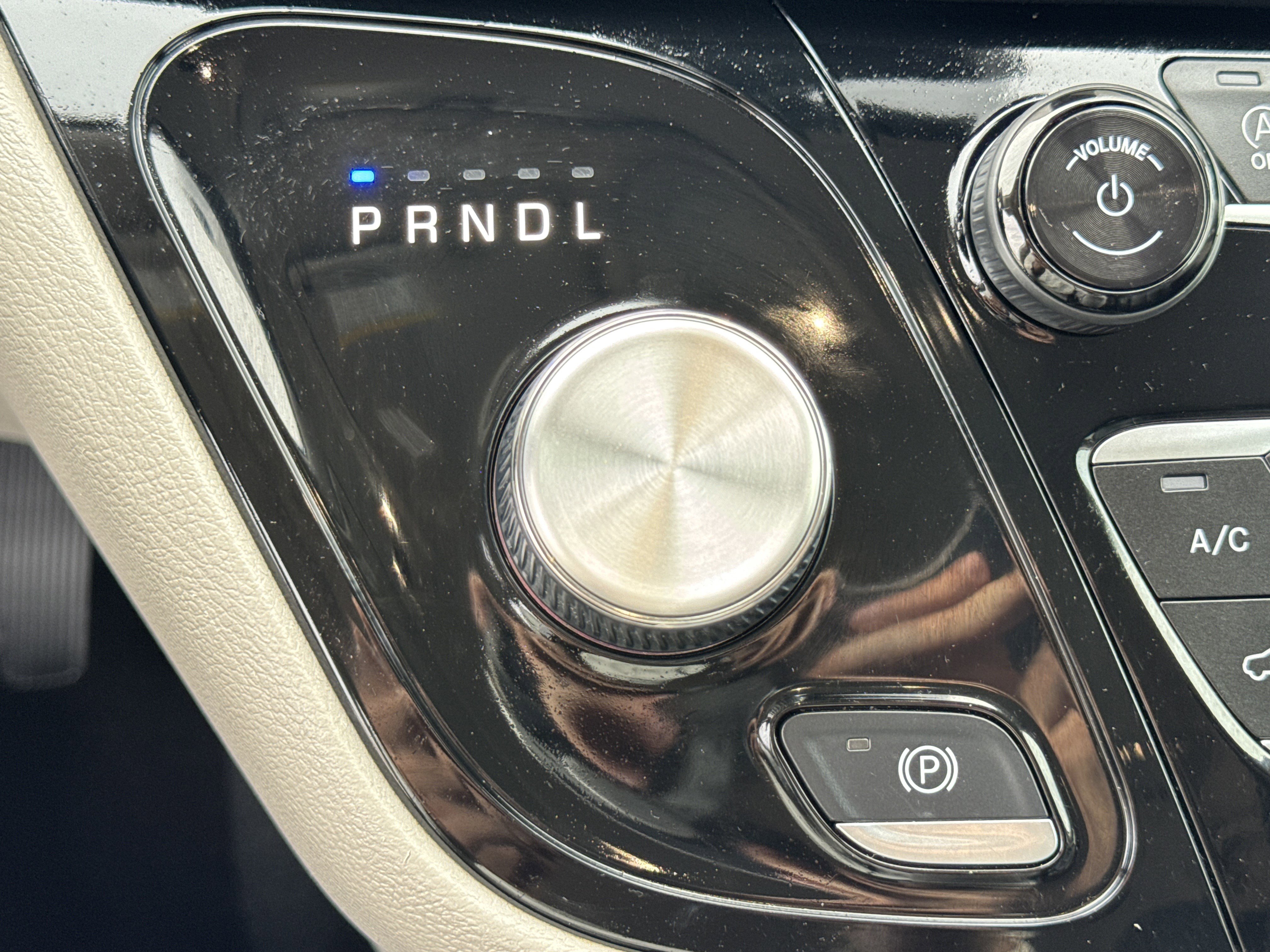 Used 2023 Chrysler Pacifica Touring-L image 21