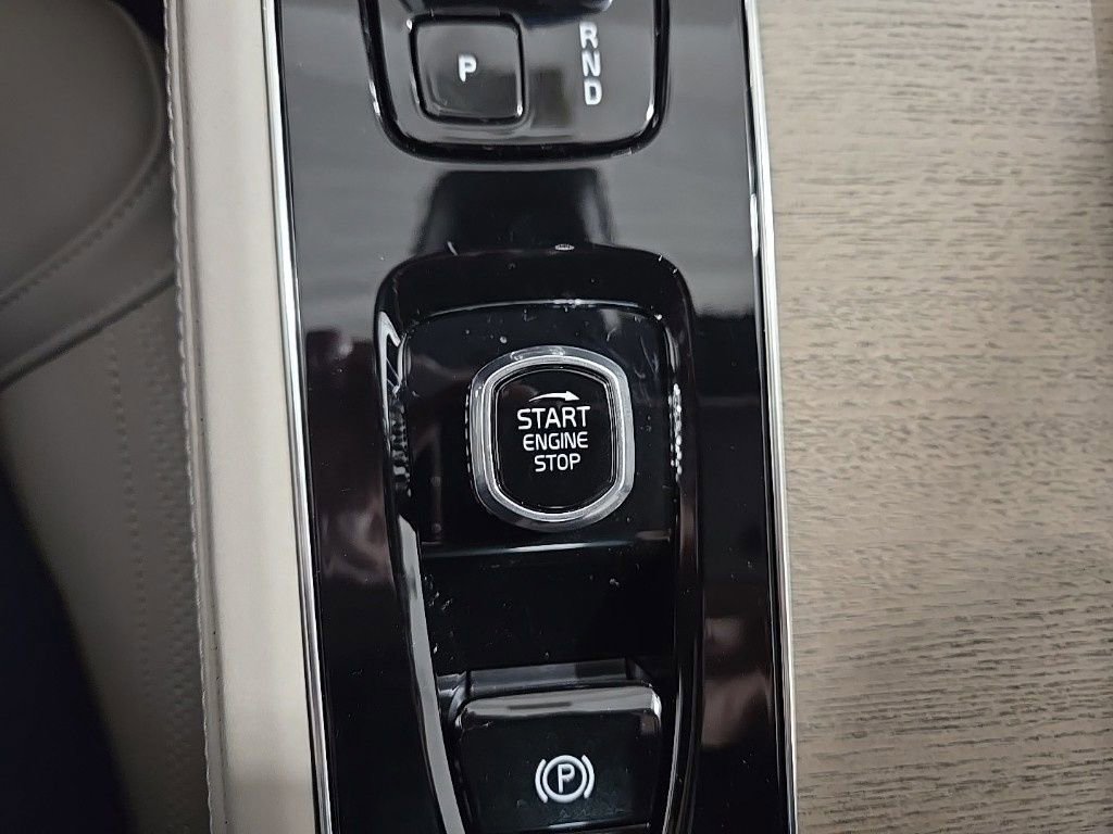 New 2026 Volvo XC90 T8 Plus w/ Protection Package Premier image 15