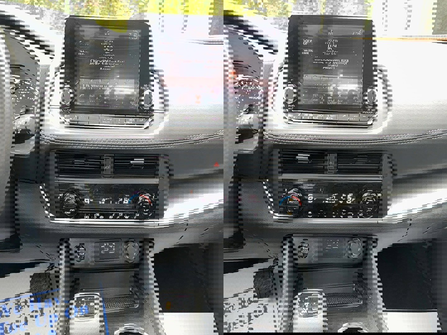 Used 2024 Nissan Rogue SV w/ SV Premium Package image 26