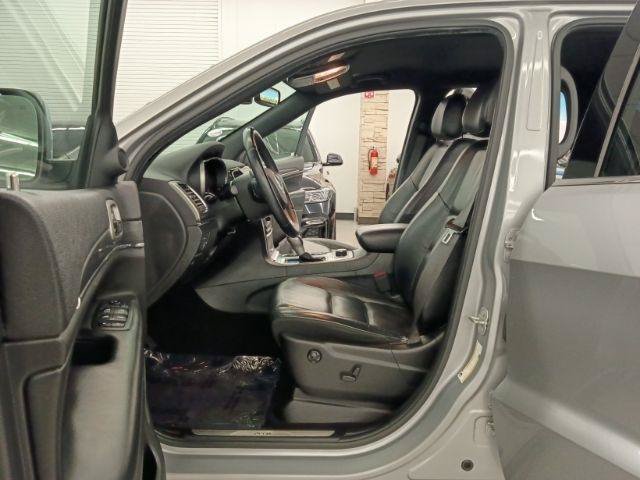 Used 2019 Jeep Grand Cherokee Limited AWD/4WD image 12