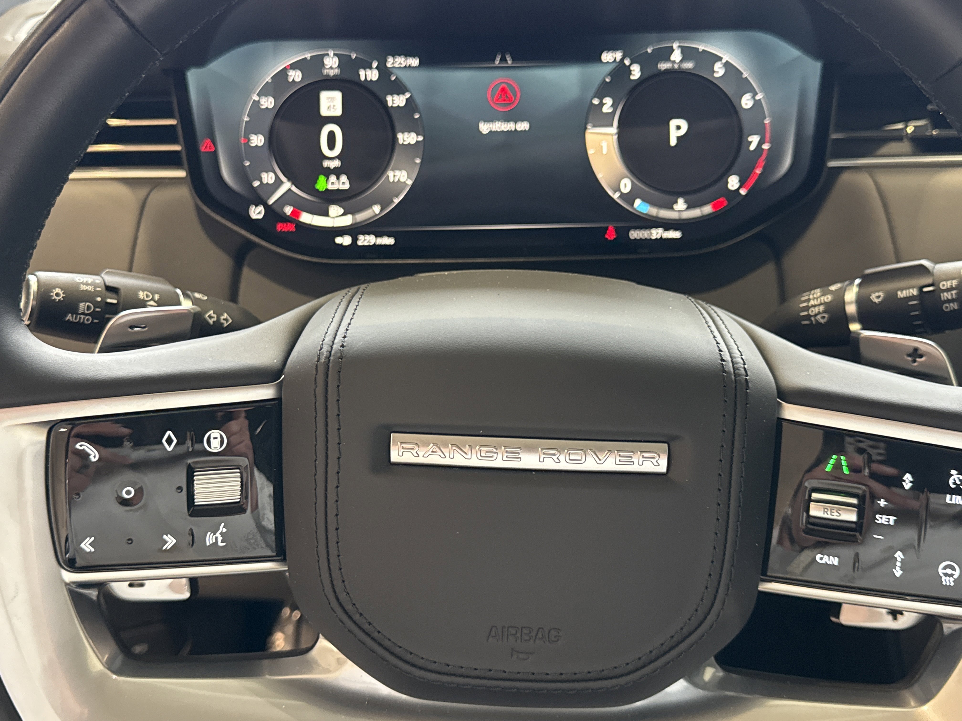 New 2025 Land Rover Range Rover SE image 12