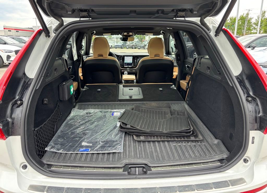 Used 2023 Volvo XC60 B6 Ultimate w/ Protection Package Premier AWD/4WD image 27