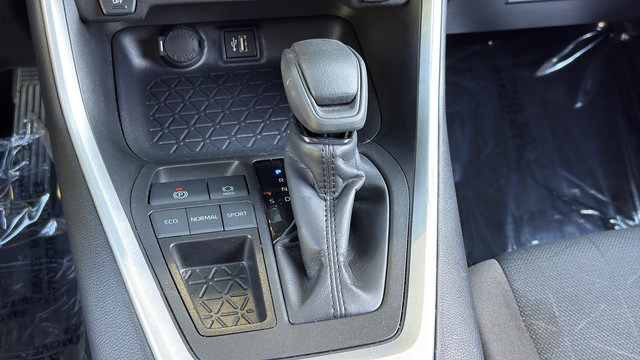 Used 2025 Toyota RAV4 XLE FWD image 22