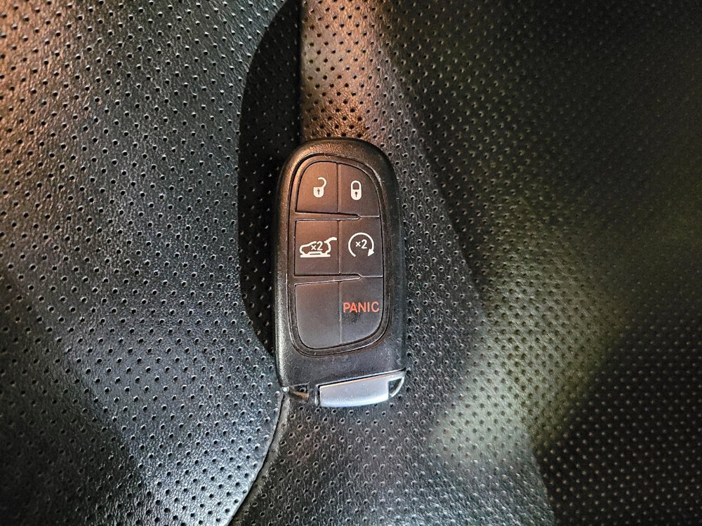 Used 2019 Jeep Cherokee Limited image 32