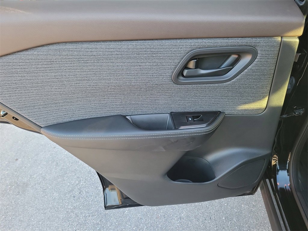 Certified 2021 Nissan Rogue S image 11