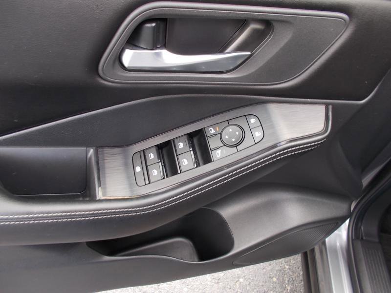 Used 2024 Nissan Rogue SV image 27