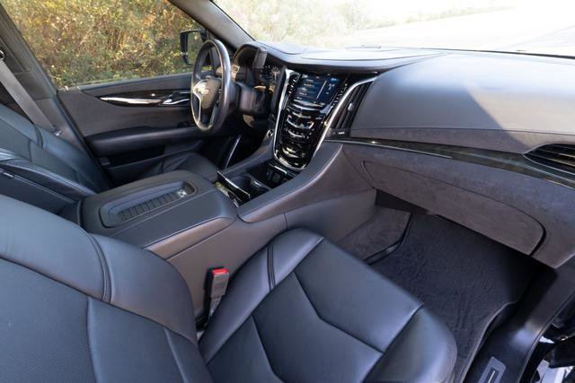 Used 2020 Cadillac Escalade Platinum image 24