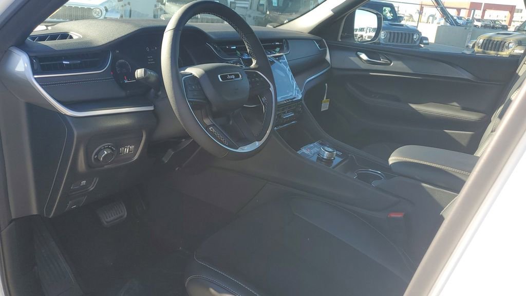 New 2025 Jeep Grand Cherokee L Altitude image 21