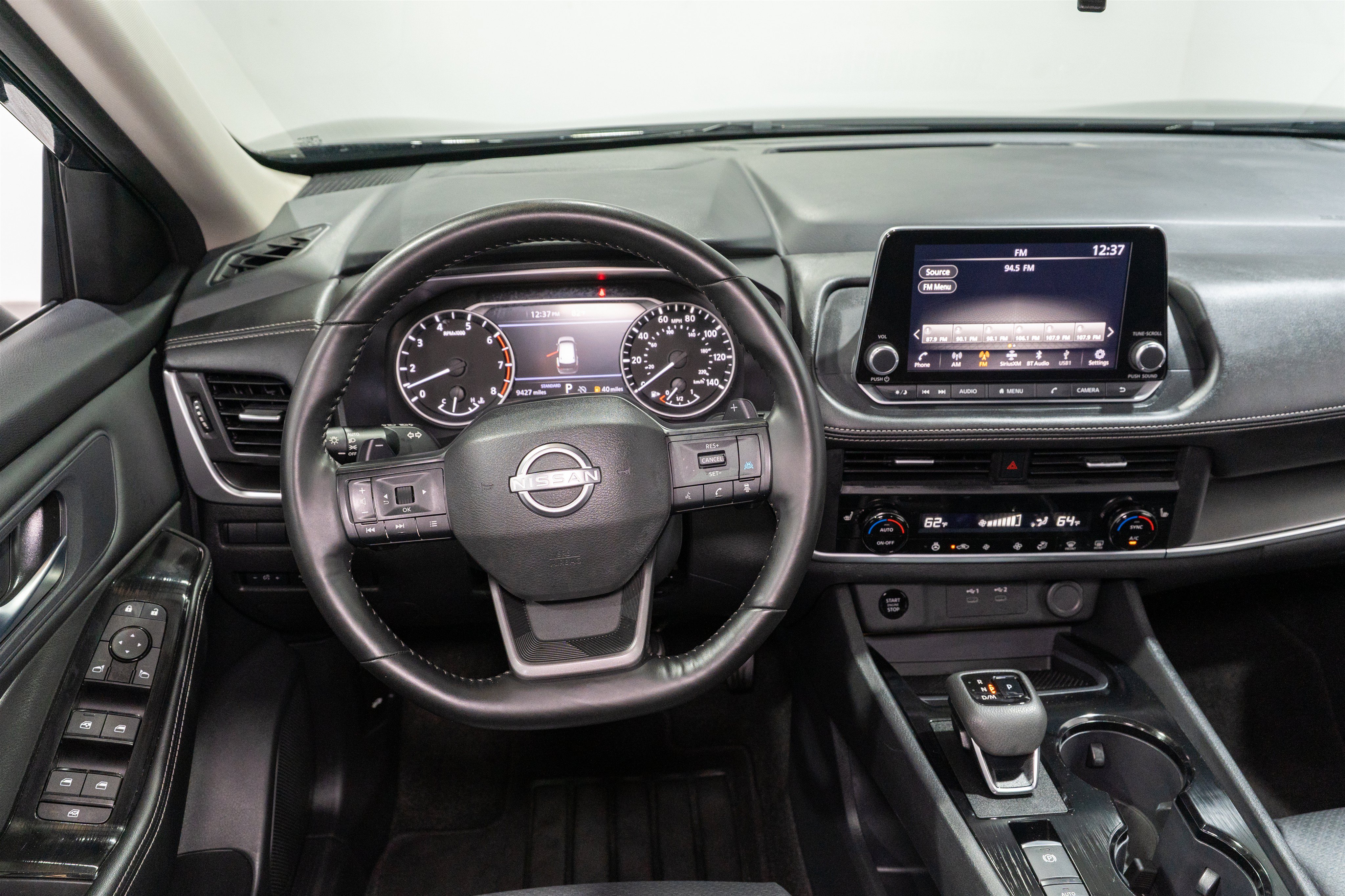 Used 2025 Nissan Rogue SV w/ SV Premium Package FWD image 11