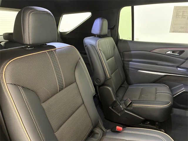 Used 2025 Chevrolet Traverse High Country image 16