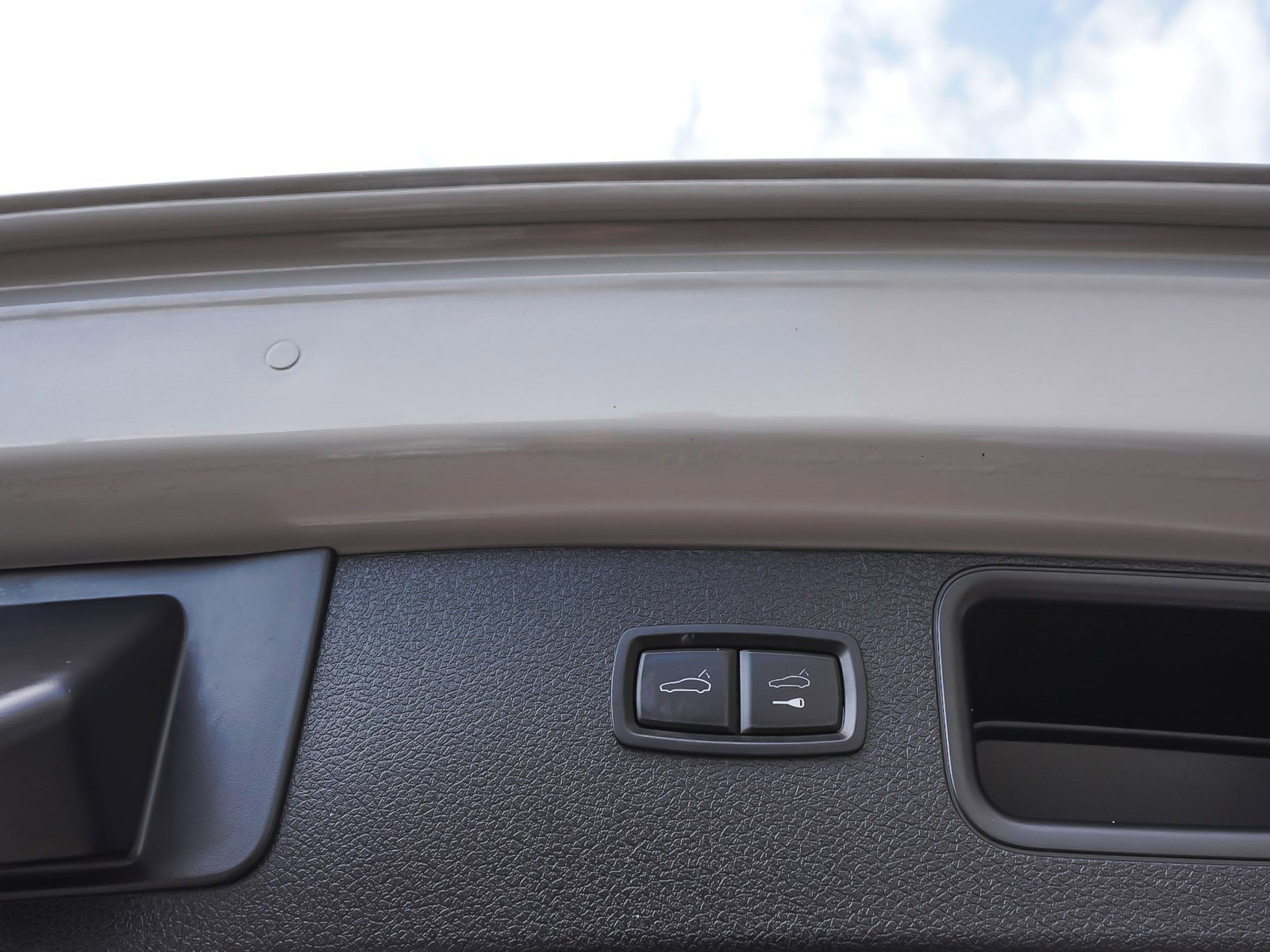 Used 2022 Porsche Macan AWD/4WD image 50