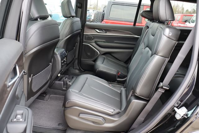 New 2026 Jeep Grand Cherokee L Limited w/ Limited Altitude Package AWD/4WD image 37