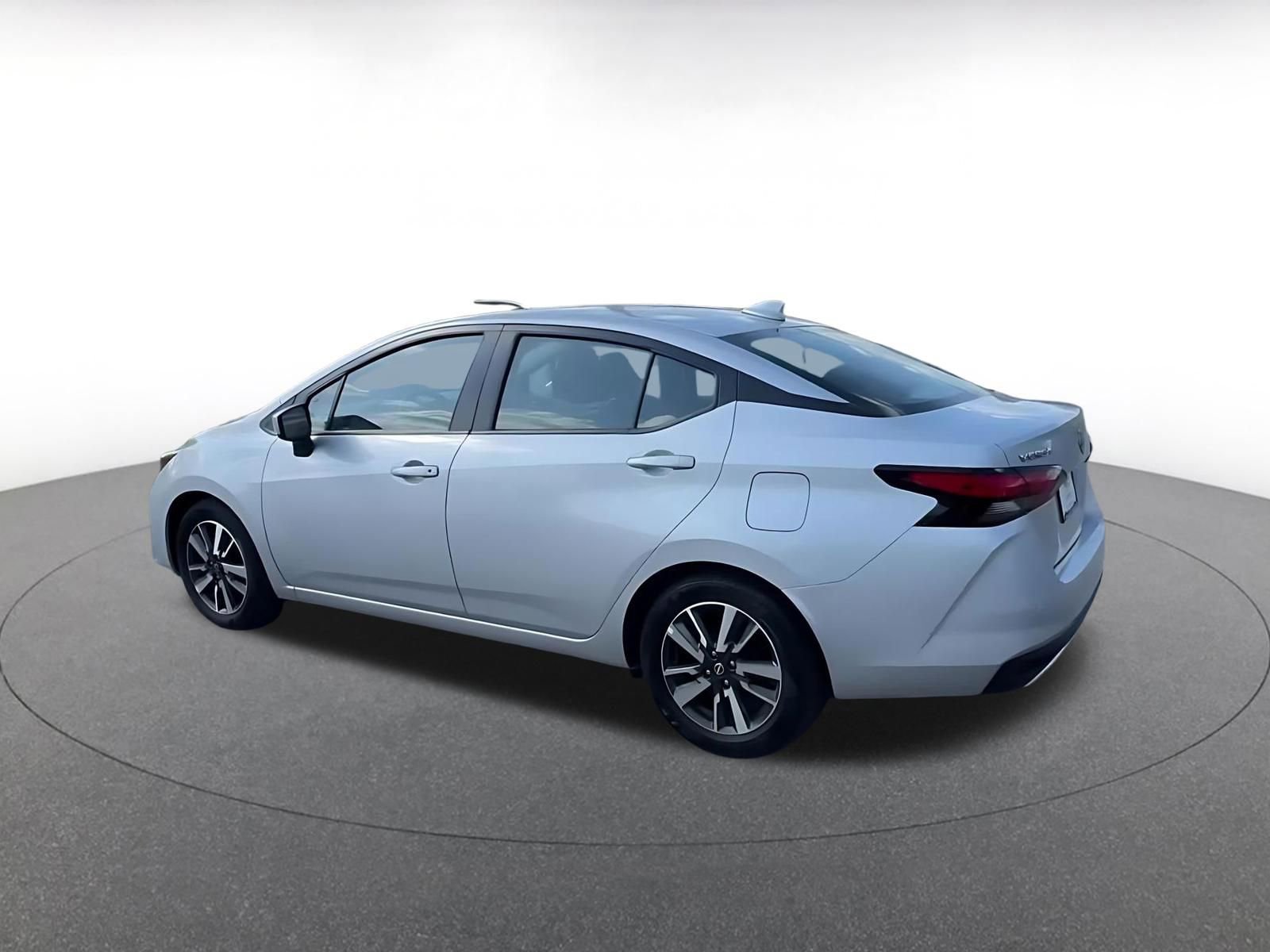 Used 2025 Nissan Versa SV image 10