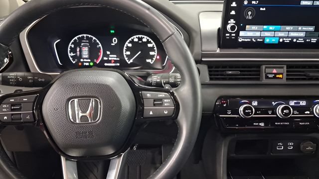 Used 2025 Honda Pilot Touring image 10