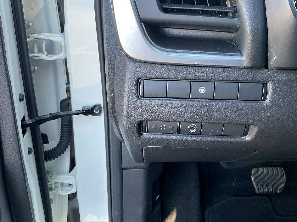 Certified 2023 Nissan Rogue SV image 13