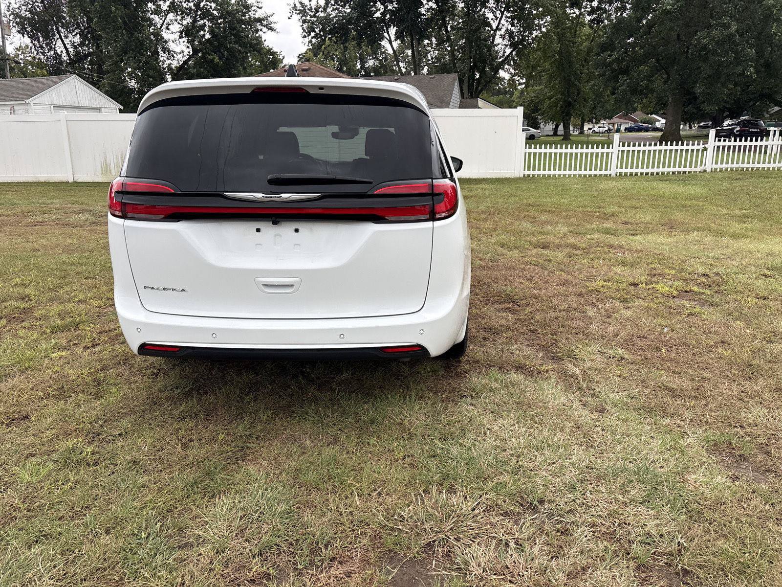 Used 2026 Chrysler Pacifica Select FWD image 6