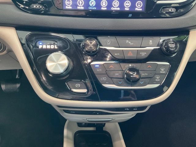 Used 2018 Chrysler Pacifica Touring-L Plus FWD image 10