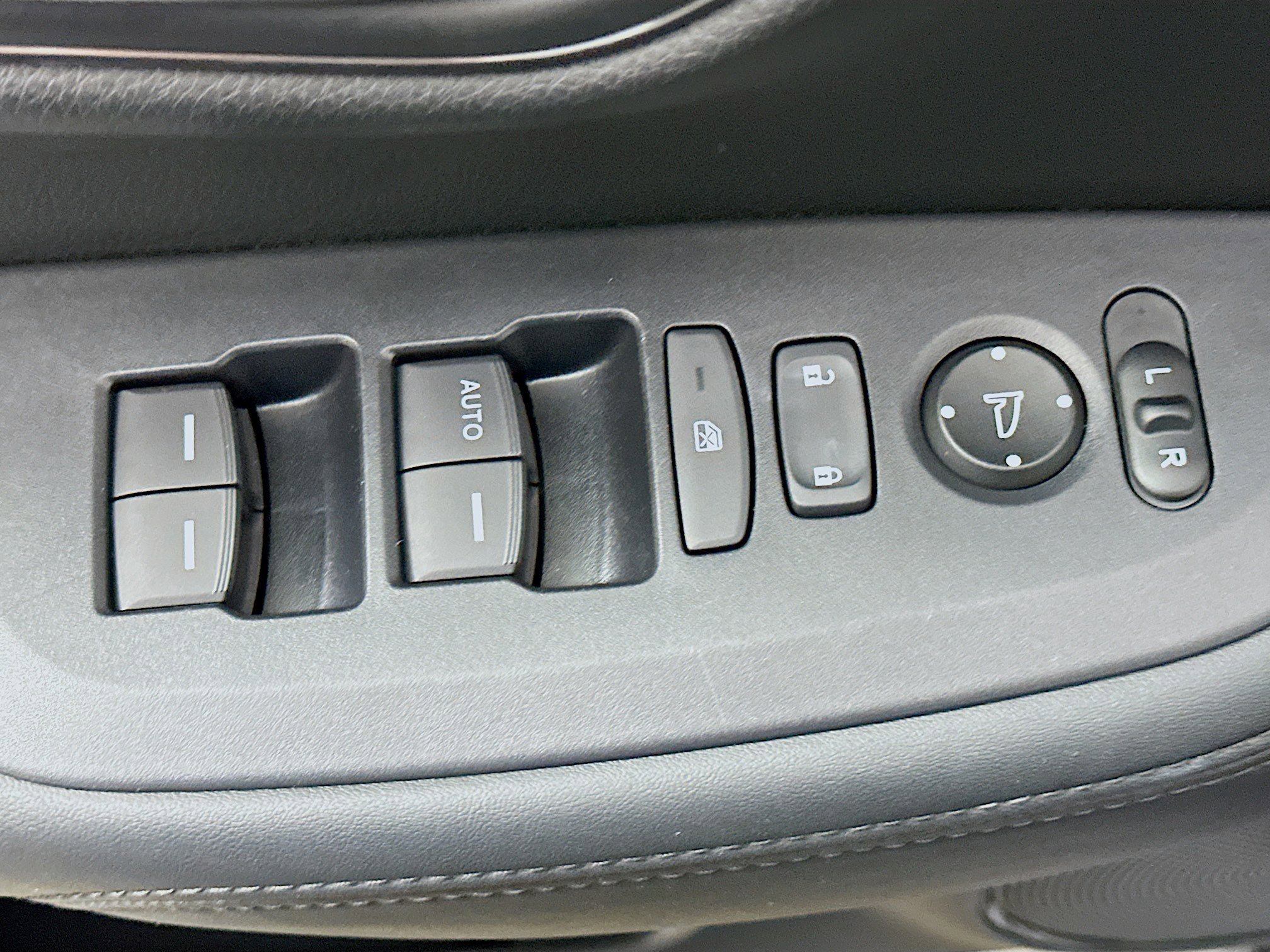 Used 2025 Honda HR-V LX image 15