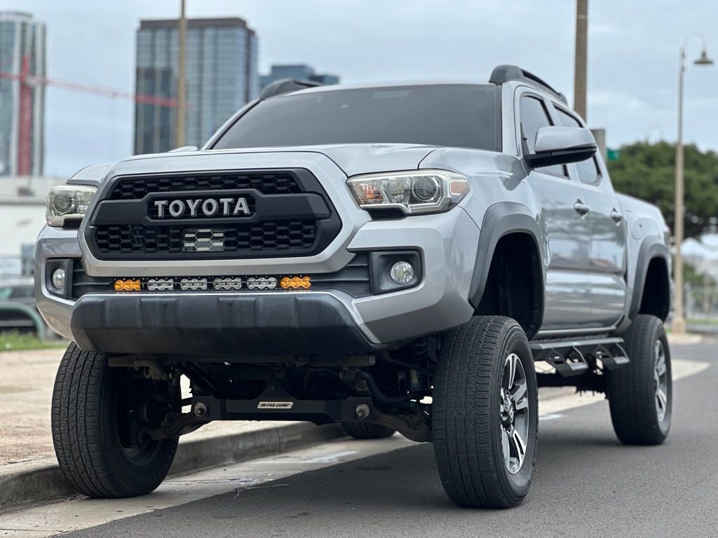 Used 2018 Toyota Tacoma TRD Sport AWD/4WD image 1