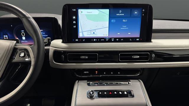 Used 2025 Lincoln Aviator Reserve w/ Equipment Group 201A AWD/4WD image 13