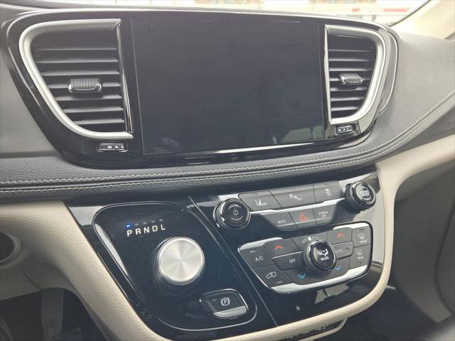 Certified 2024 Chrysler Pacifica Select image 24