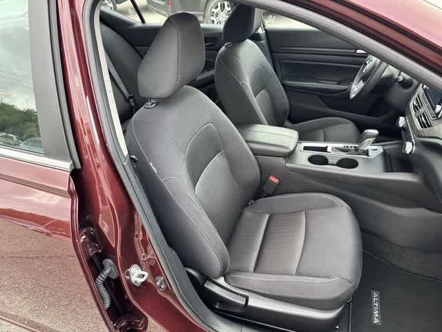 Used 2025 Nissan Altima 2.5 SV FWD image 19