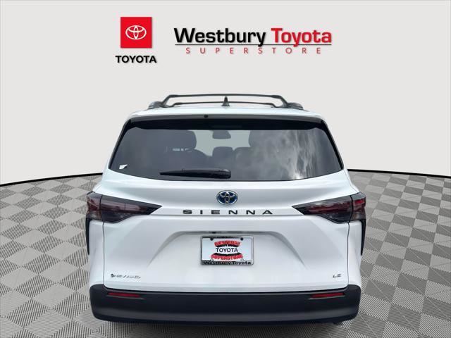 Certified 2025 Toyota Sienna LE image 9