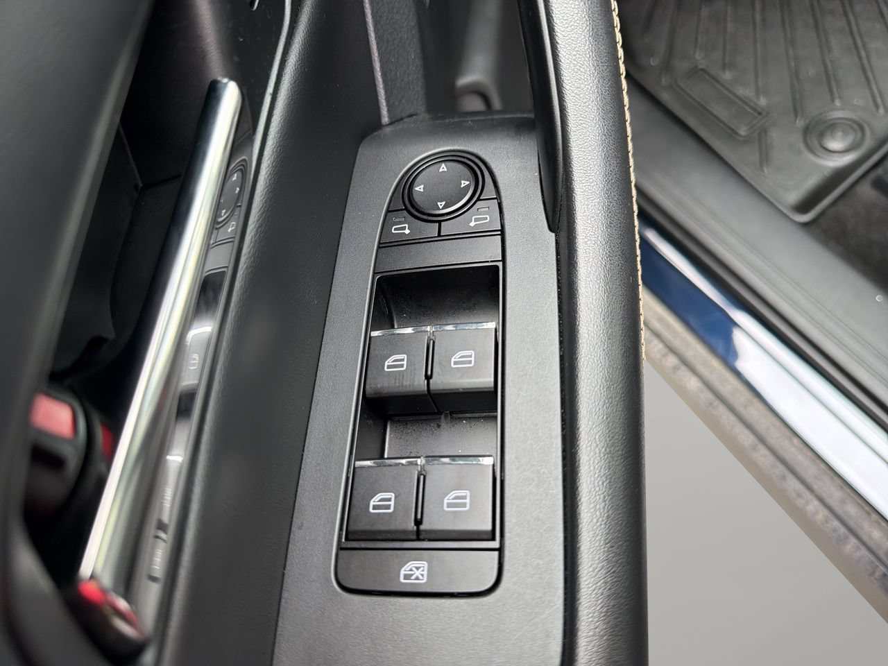Used 2025 MAZDA CX-90 Plug-In Hybrid w/ Preferred AWD/4WD image 19