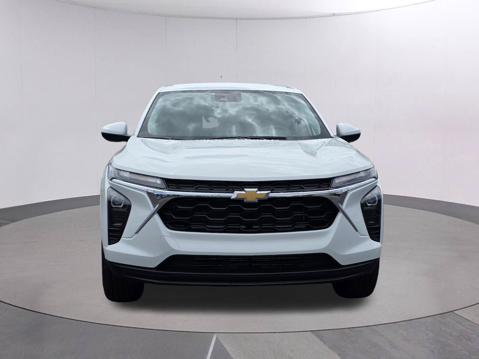 Used 2026 Chevrolet Trax LS w/ LS Convenience Package FWD image 2