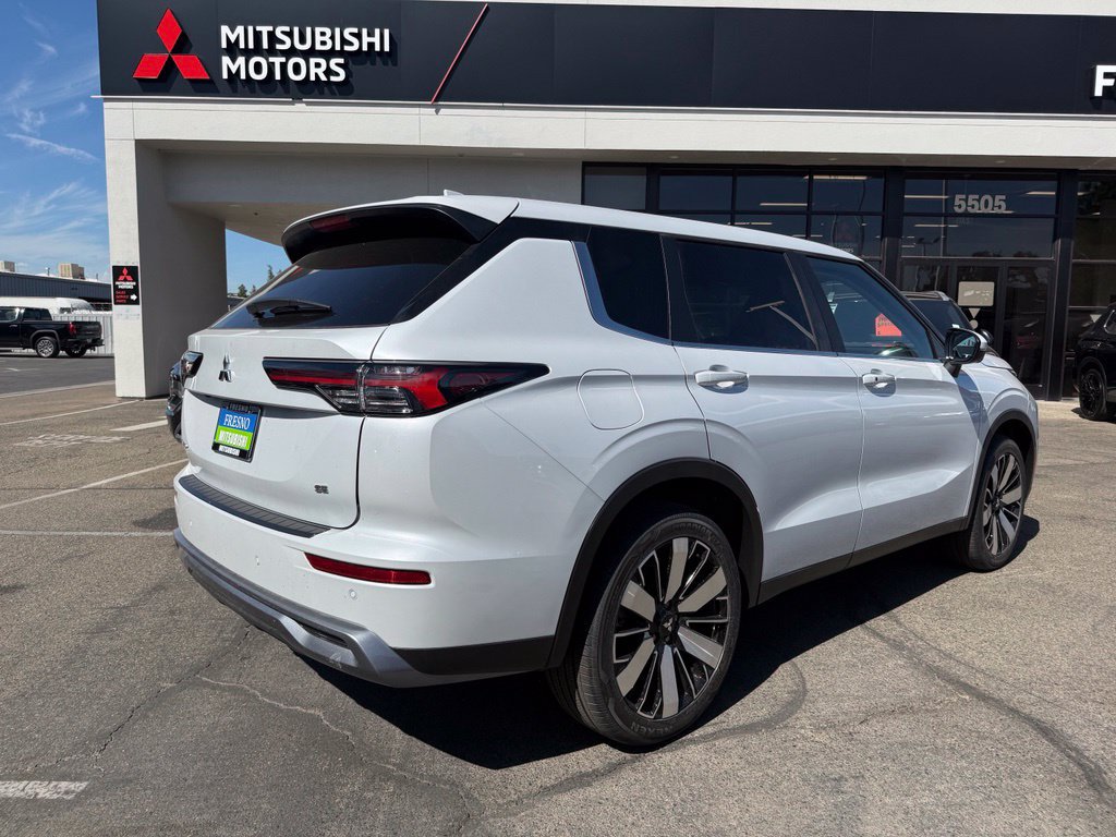 New 2026 Mitsubishi Outlander SE FWD image 13