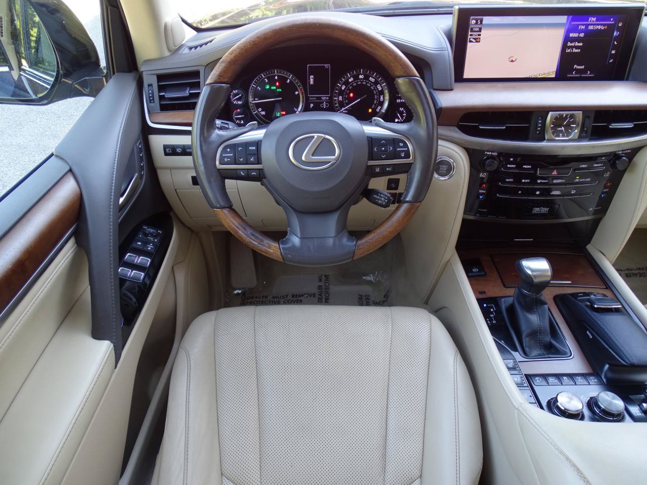 Used 2016 Lexus LX 570 4WD w/ Luxury Package image 38
