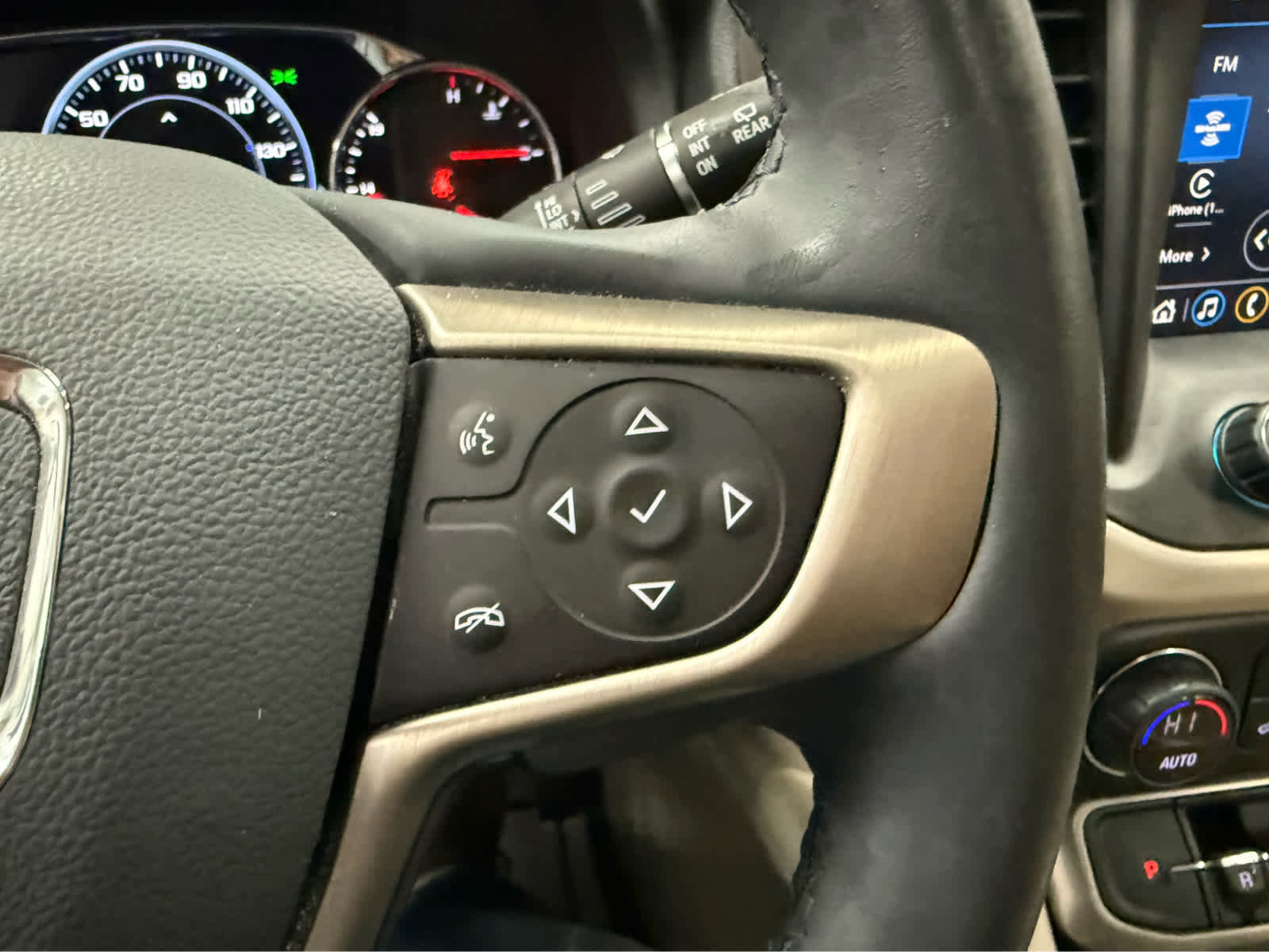 Used 2023 GMC Acadia Denali w/ Denali Technology Package image 13