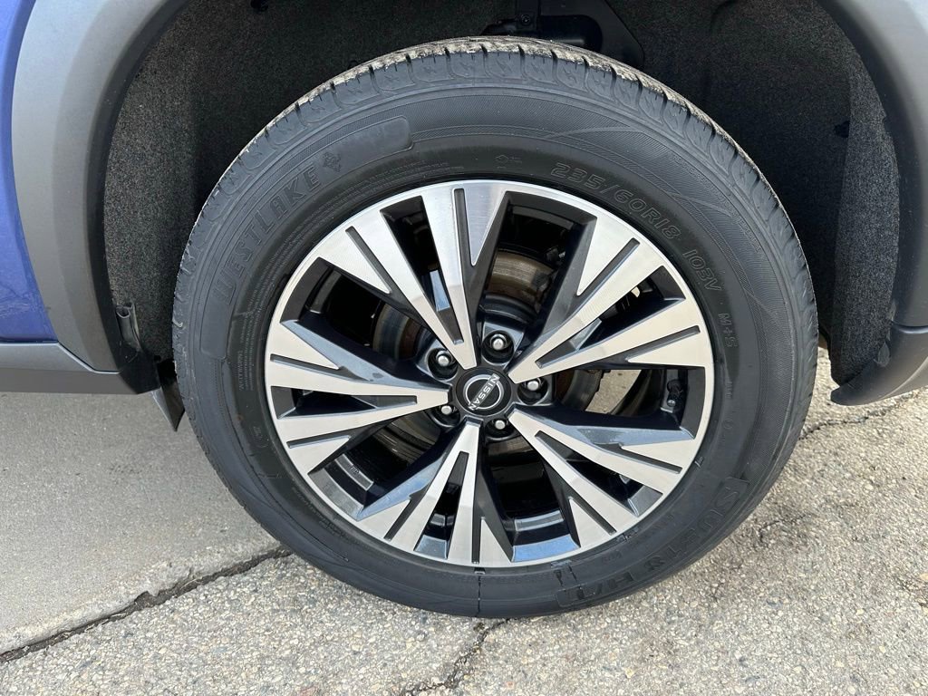 Used 2023 Nissan Rogue SV image 7