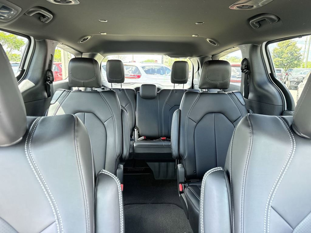 New 2026 Chrysler Pacifica Select image 27