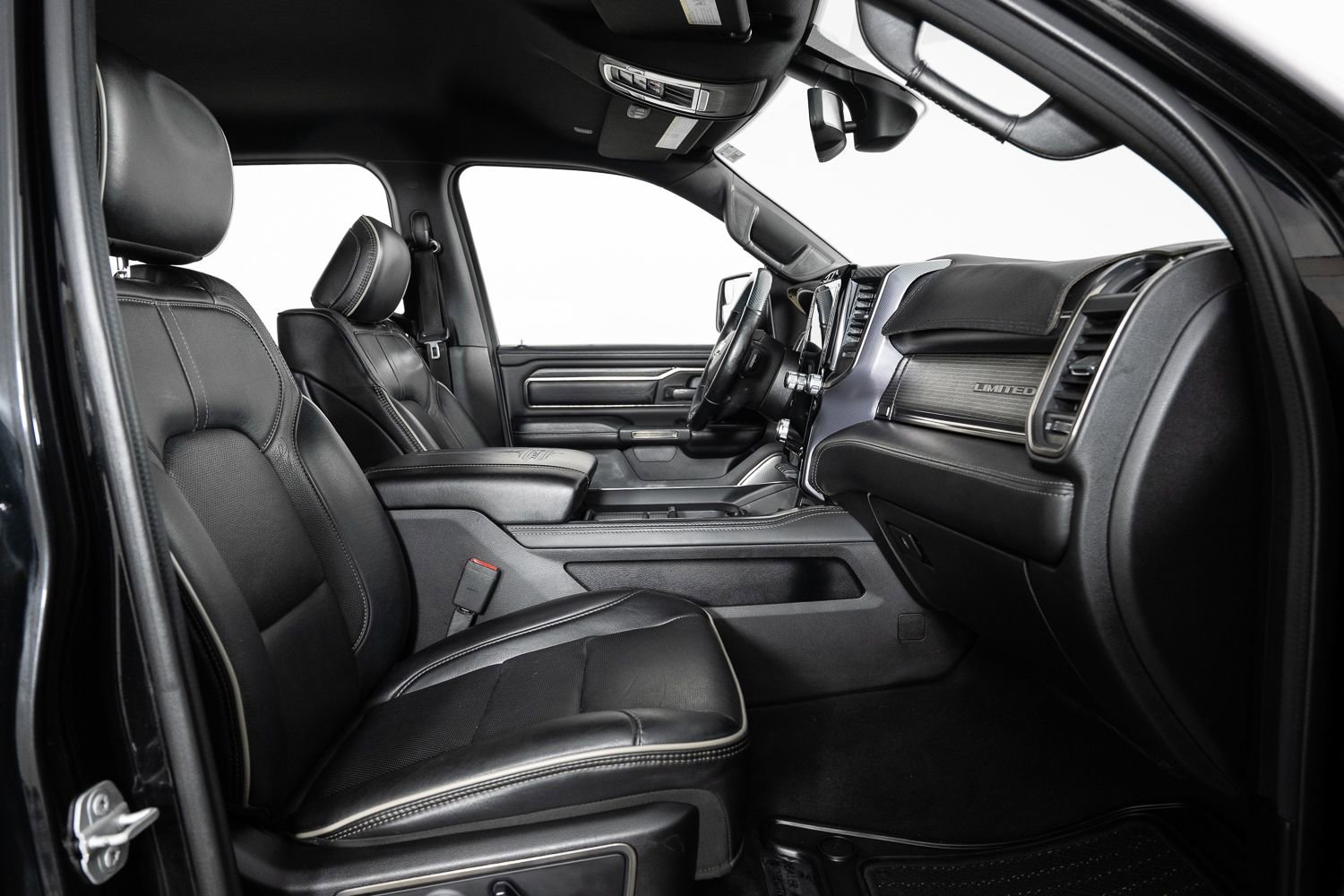 Used 2020 RAM 1500 Limited w/ Black Appearance Package image 27